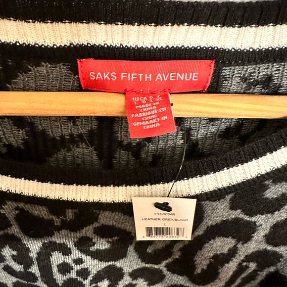 Saks Fifth Avenue Black, Gray and White Leopard Print Sweater Size Large NWT - Picture 2 of 3